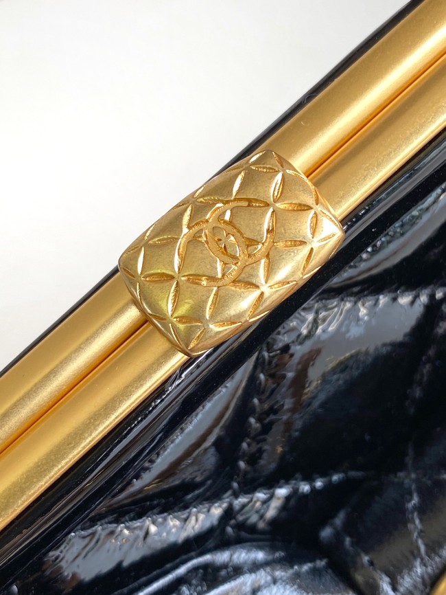 Chanel 24A CLUTCH WITH CHAIN AP4027 black