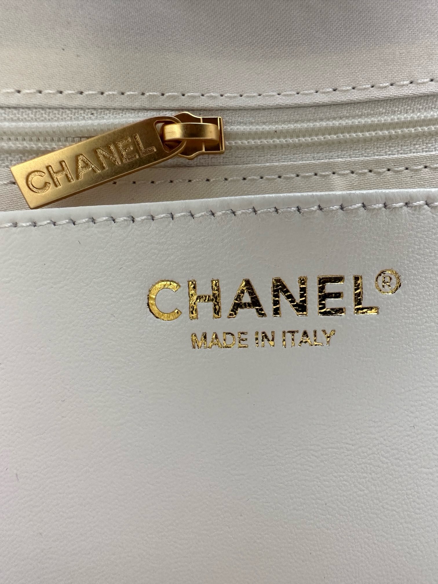 Chanel LARGE BUCKET BAG AS5406 white