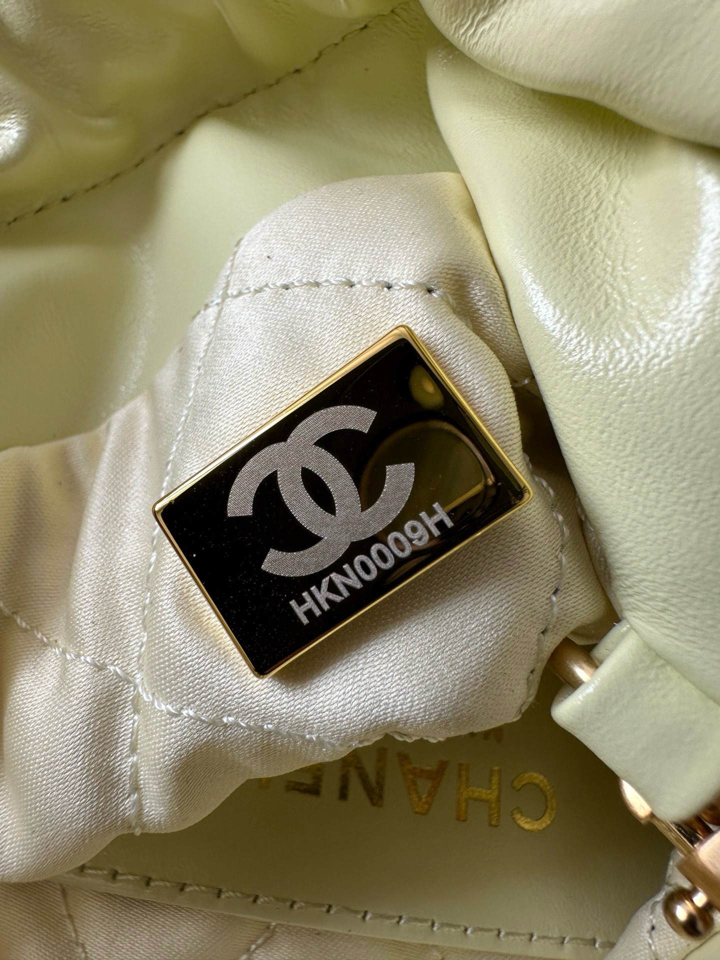 CHANEL 22 SMALL HANDBAG AS3980 LIGHT YELLOW