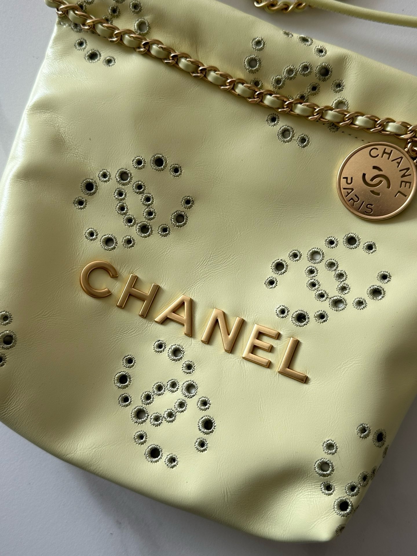 CHANEL 22 SMALL HANDBAG AS3980 LIGHT YELLOW
