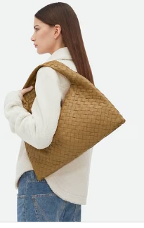 Bottega Veneta Hop Shoulder bag with Intrecciato craftsmanship in calf leather 796262 Dark praline