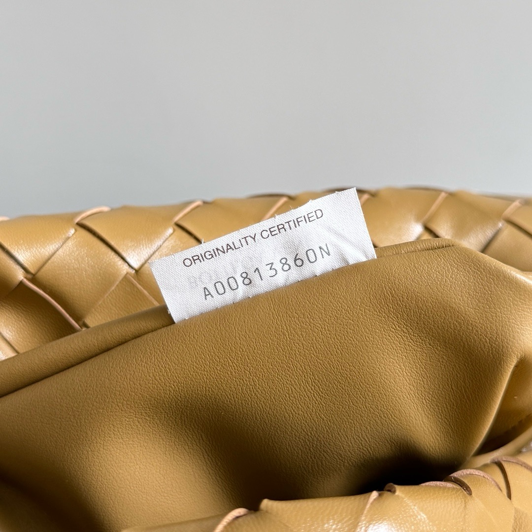 Bottega Veneta Hop Shoulder bag with Intrecciato craftsmanship in calf leather 796262 Dark praline