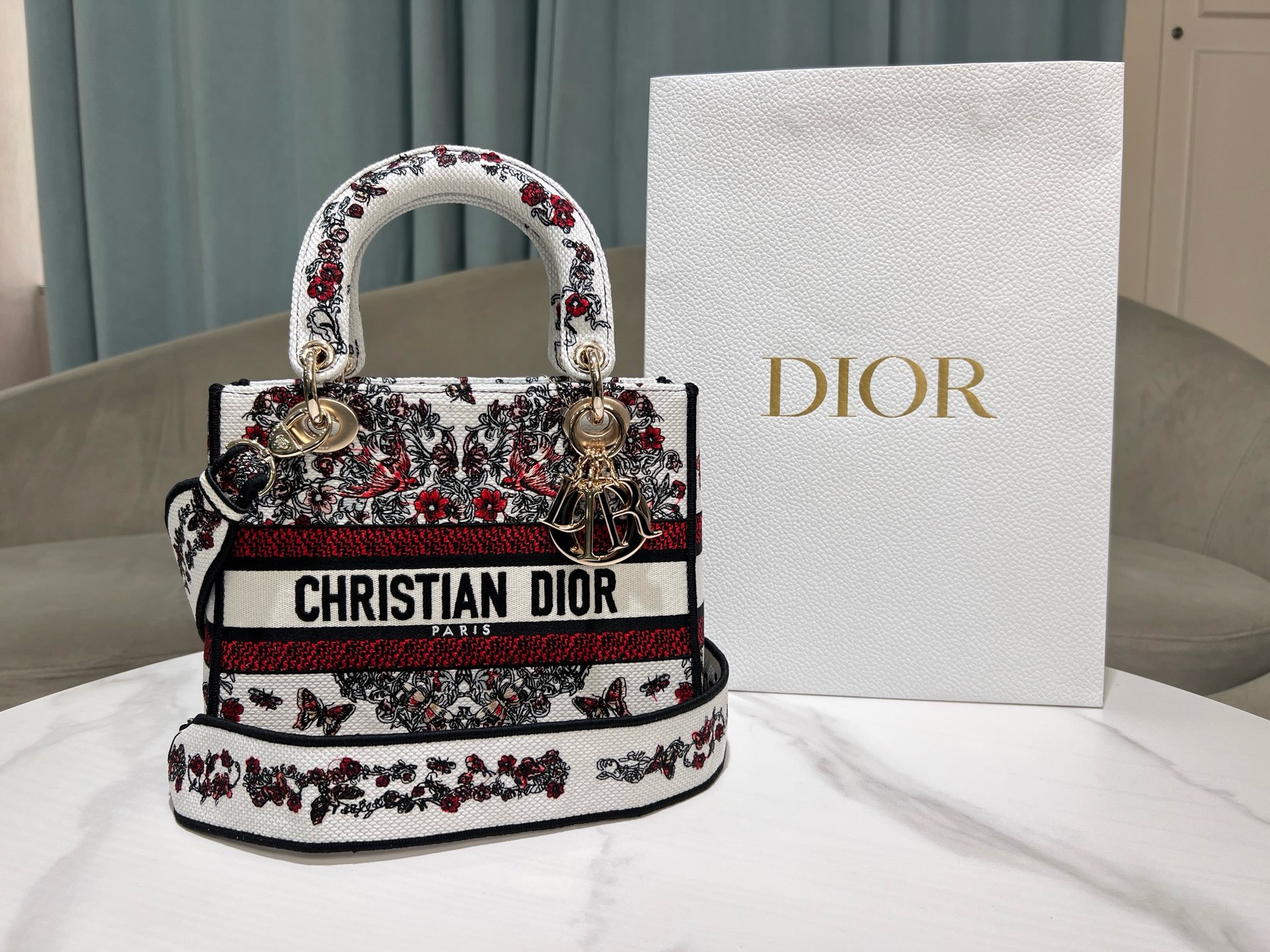 Dior Medium Lady D-Lite Bag Embroidery M0565OECZ-21