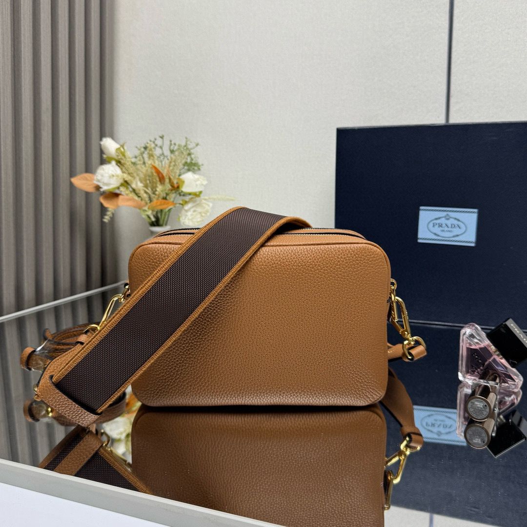 Prada Leather bag with shoulder strap 1BH082 Brown