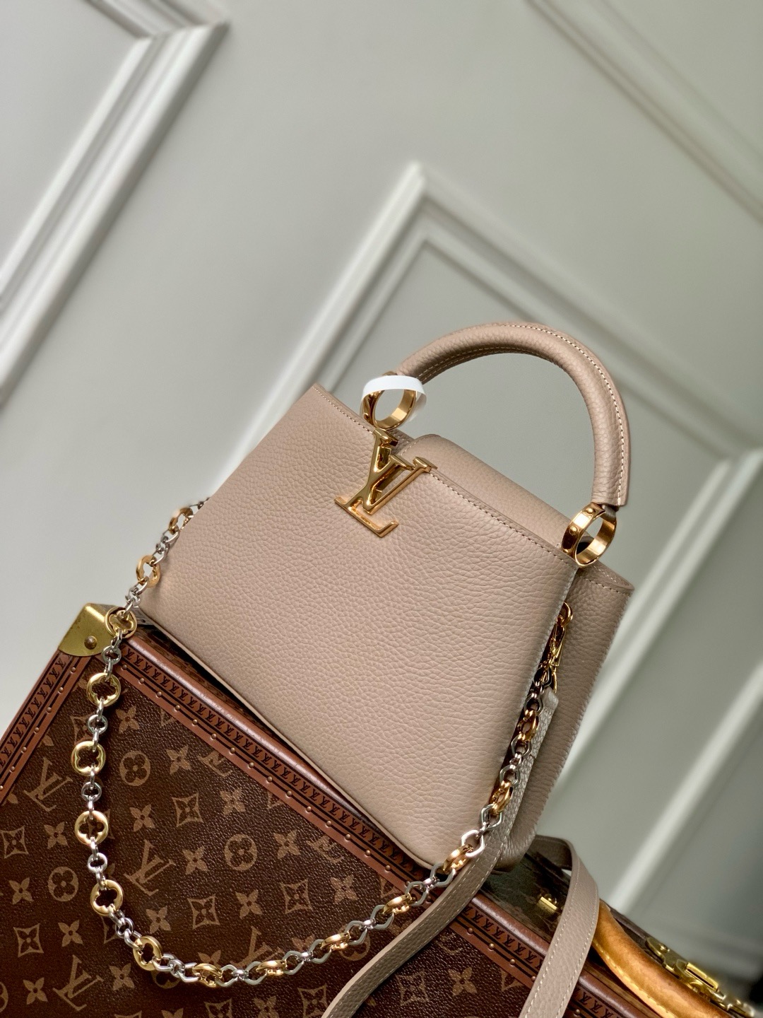 Louis Vuitton Capucines BB M12936 Galet Gray