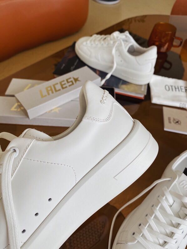 GOLDEN GOOSE DELUXE BRAND Flat shoes 45016-3