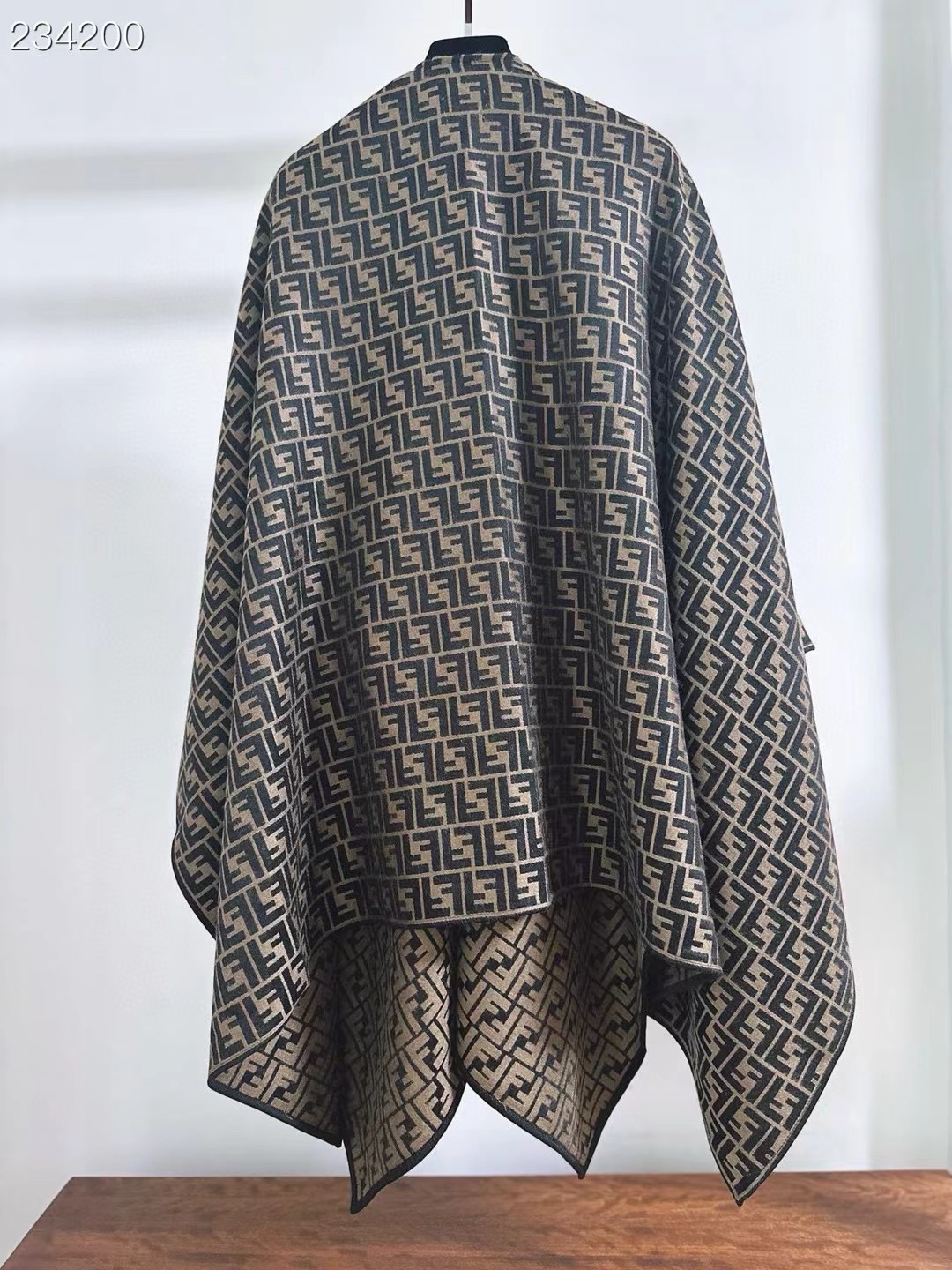 Fendi Cape Double-sided cashmere FDC35907