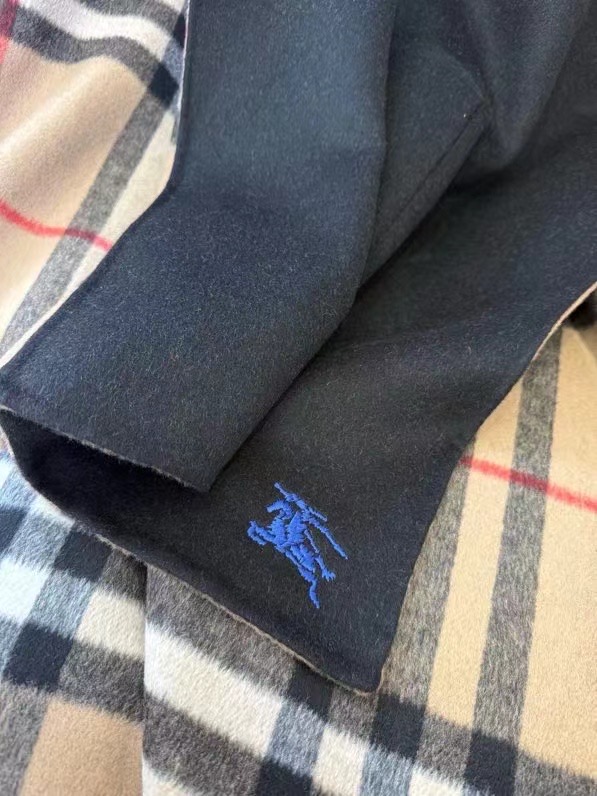 Burberry Cape Double-sided cashmere GG35927