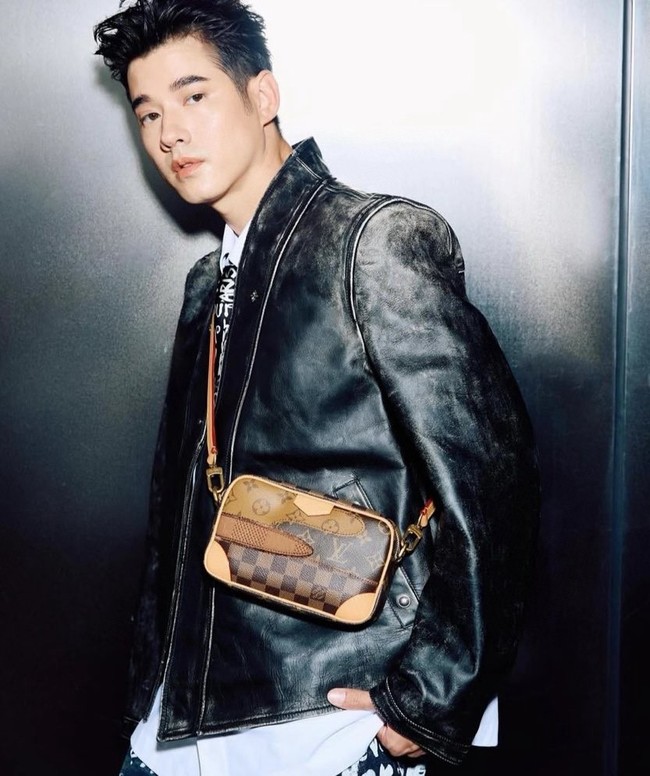 Louis Vuitton Trocadero Wearable Wallet M26020