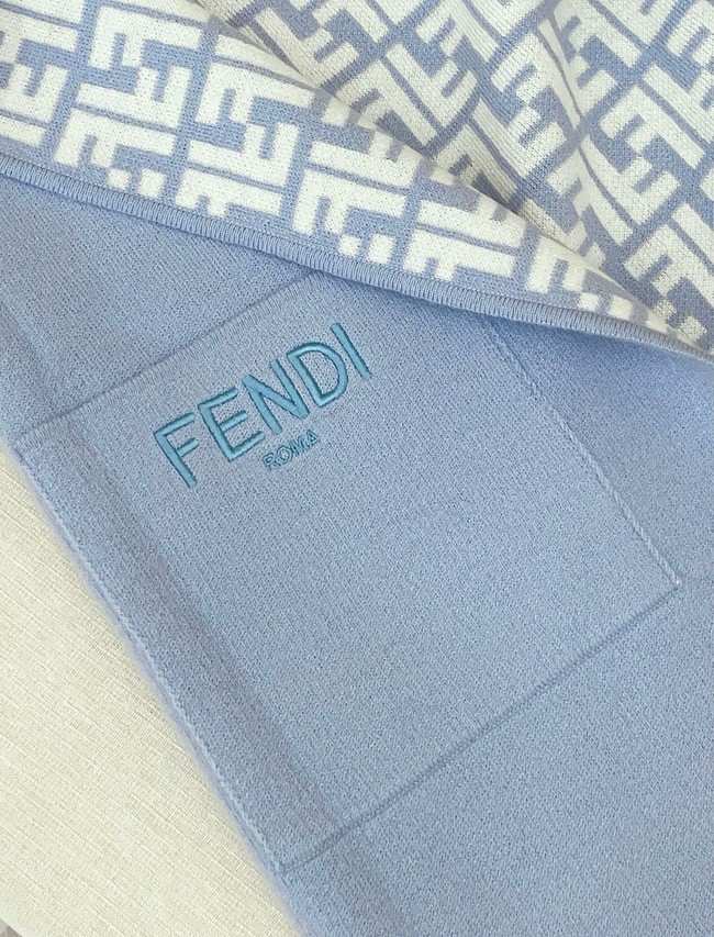 Fendi Cashmere cape FXX723
