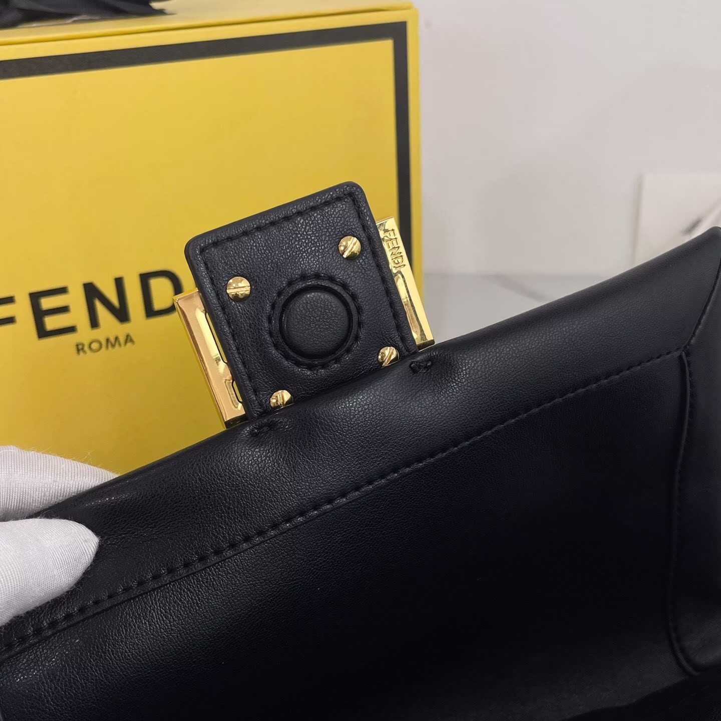 FENDI 2025 Mamma Baguette Original Leather Medium Bag FF8851 Black