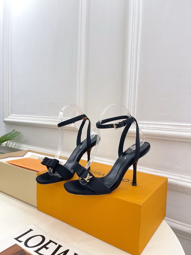 Louis Vuitton Sandals 67003-4