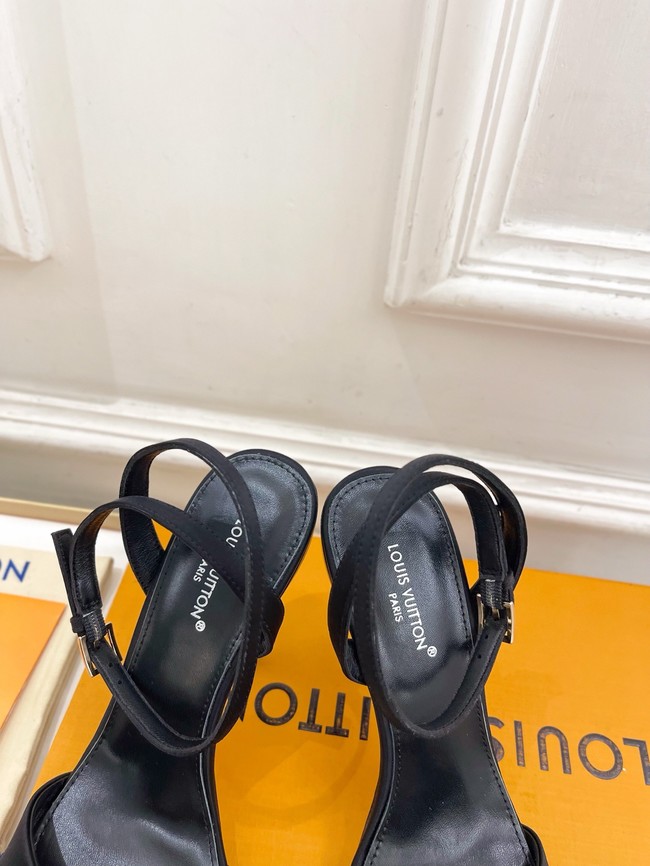 Louis Vuitton Sandals 67003-4