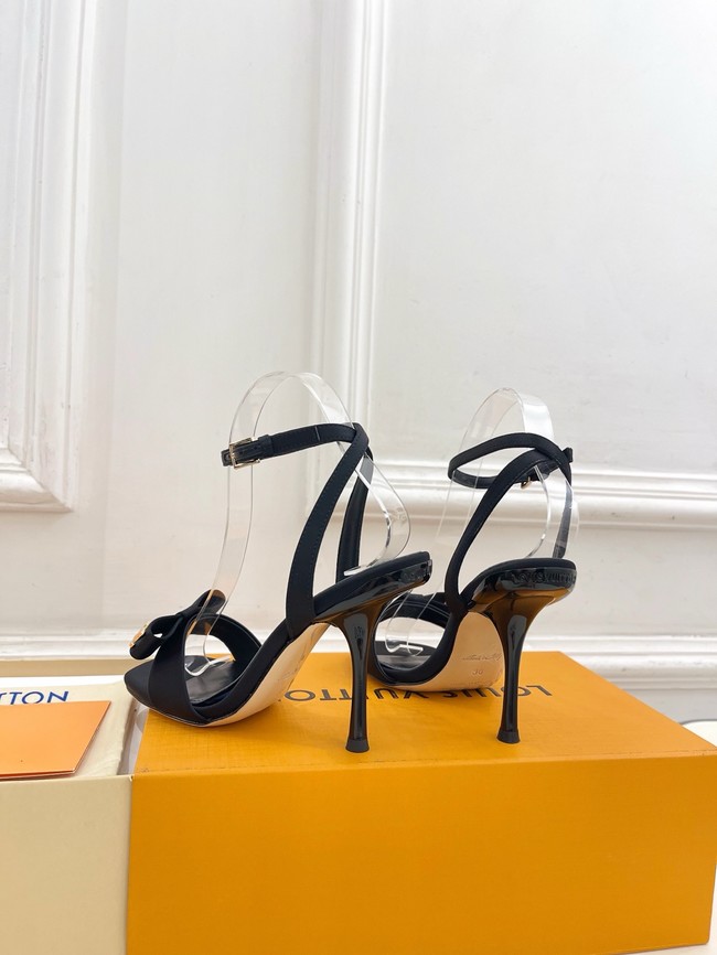 Louis Vuitton Sandals 67003-4