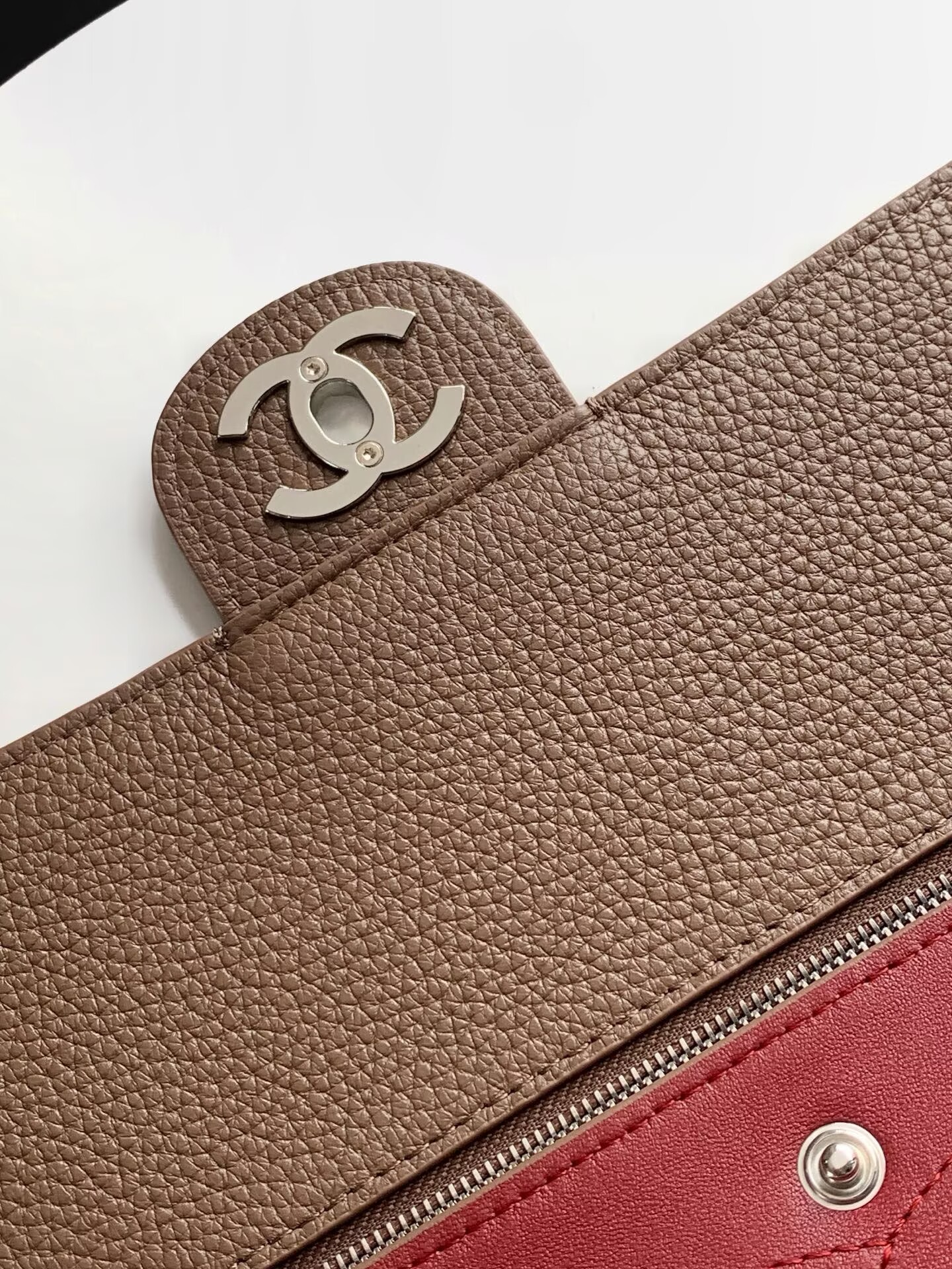Chanel SPRING SUMMER 2026 MAXI FLAP BAG Grained Calfskin & Silver-Tone Metal AS6233 Brown