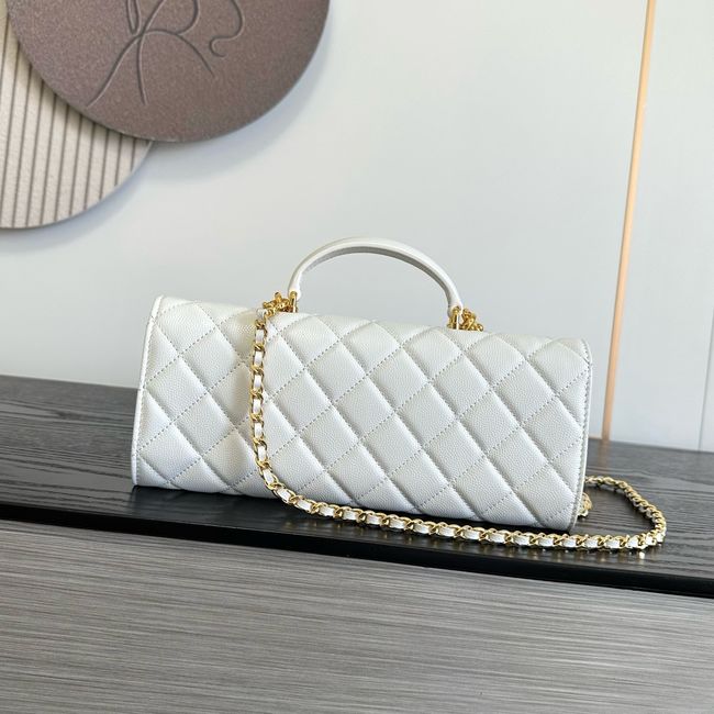 Chanel Clutch with chain AP5280 white Chanel Clutch with chain AP5280 white