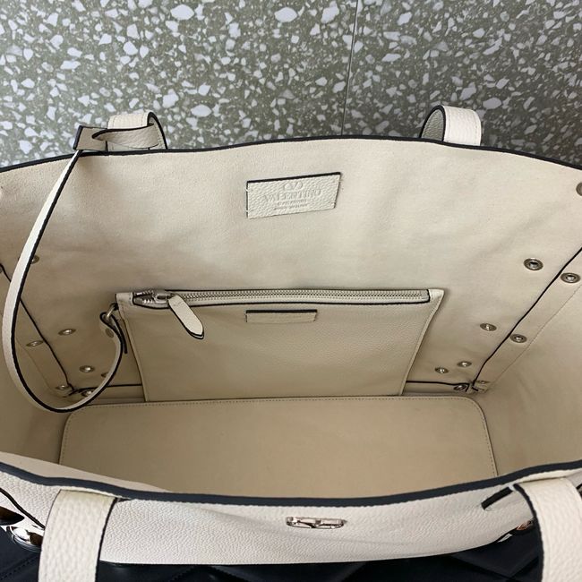 VALENTINO NELLCOTE Medium Calfskin Handbag WB0R79 WHITE VALENTINO NELLCOTE Medium Calfskin Handbag WB0R79 WHITE