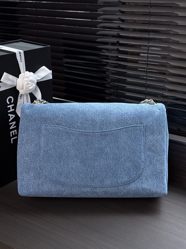 CHANEL Maxi Flapbag AS6233 denim blue