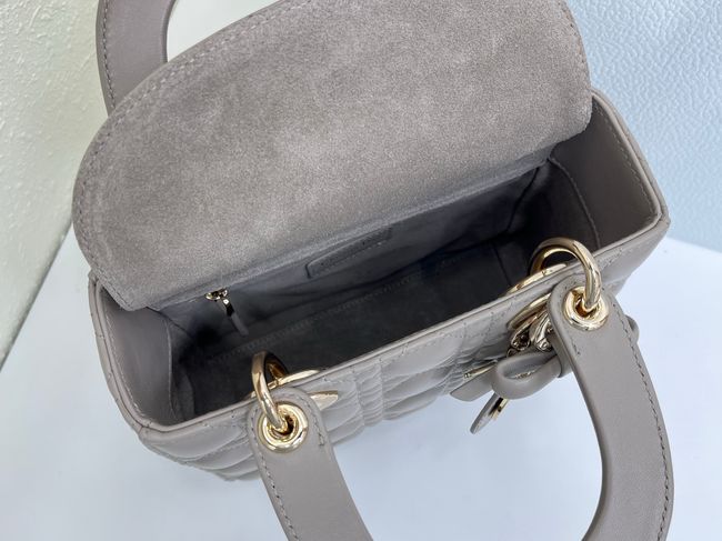 Small Lady Dior Bag with Strap Cannage patent leather M0531OU gray