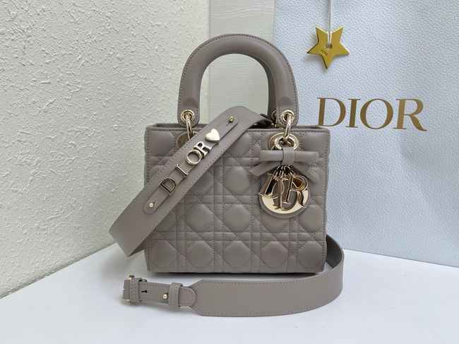 Small Lady Dior Bag with Strap Cannage patent leather M0531OU gray