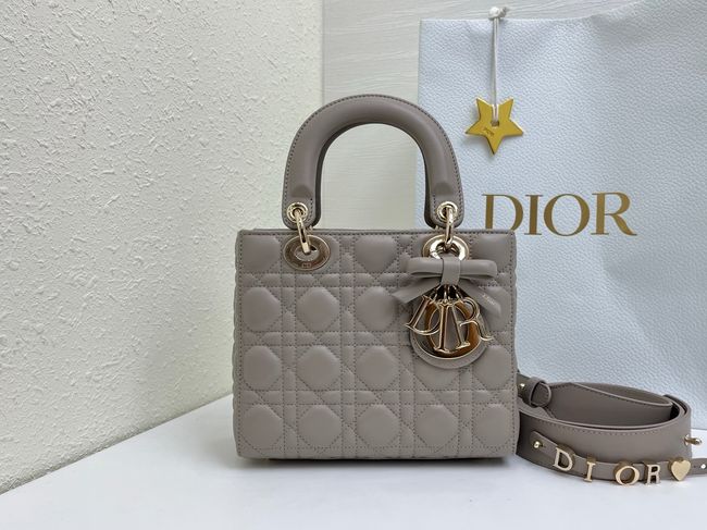 Small Lady Dior Bag with Strap Cannage patent leather M0531OU gray
