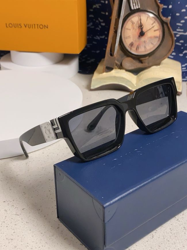 Louis Vuitton Sunglasses 821464-1 Louis Vuitton Sunglasses 821464-1