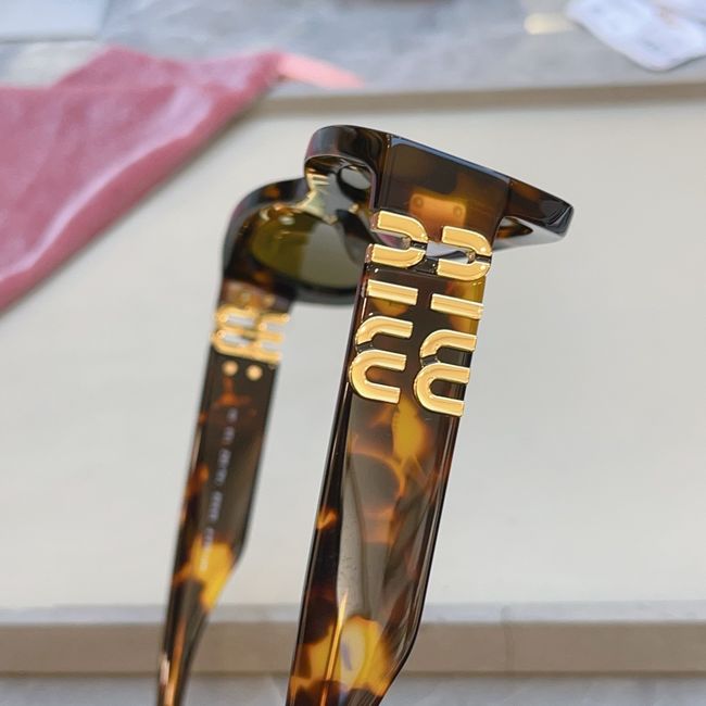 MiuMiu Sunglasses 821486-2