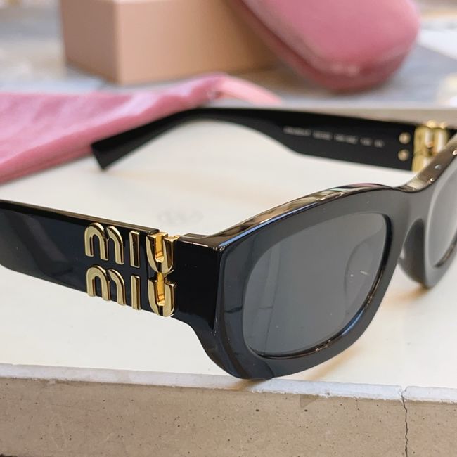 MiuMiu Sunglasses 821486-3