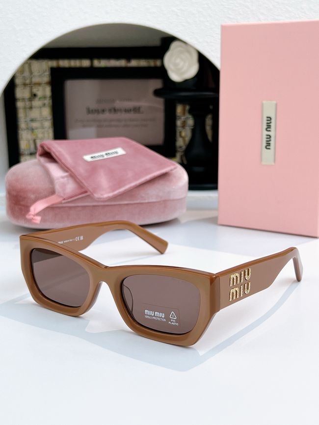 MiuMiu Sunglasses 821489-5