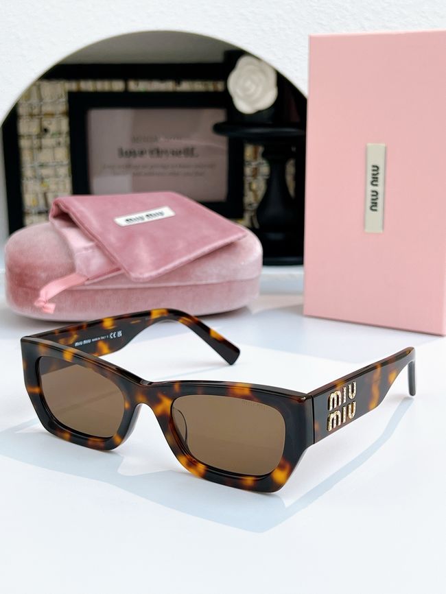 MiuMiu Sunglasses 821489-6
