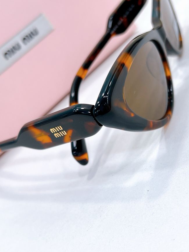 MiuMiu Sunglasses 821493-4