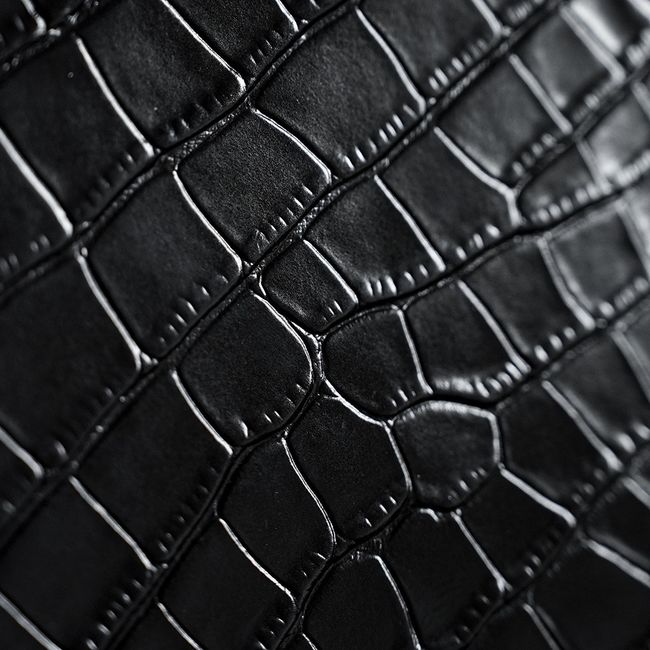 Chanel Crocodile Embossed Shoulder Bag 68012 black