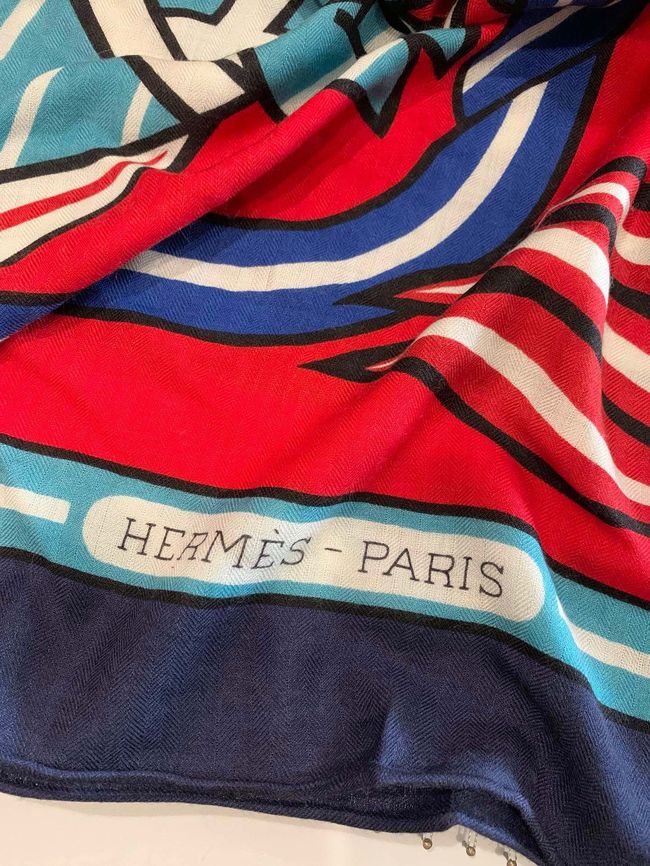Hermes cashmere Triangular bandage H36117-2