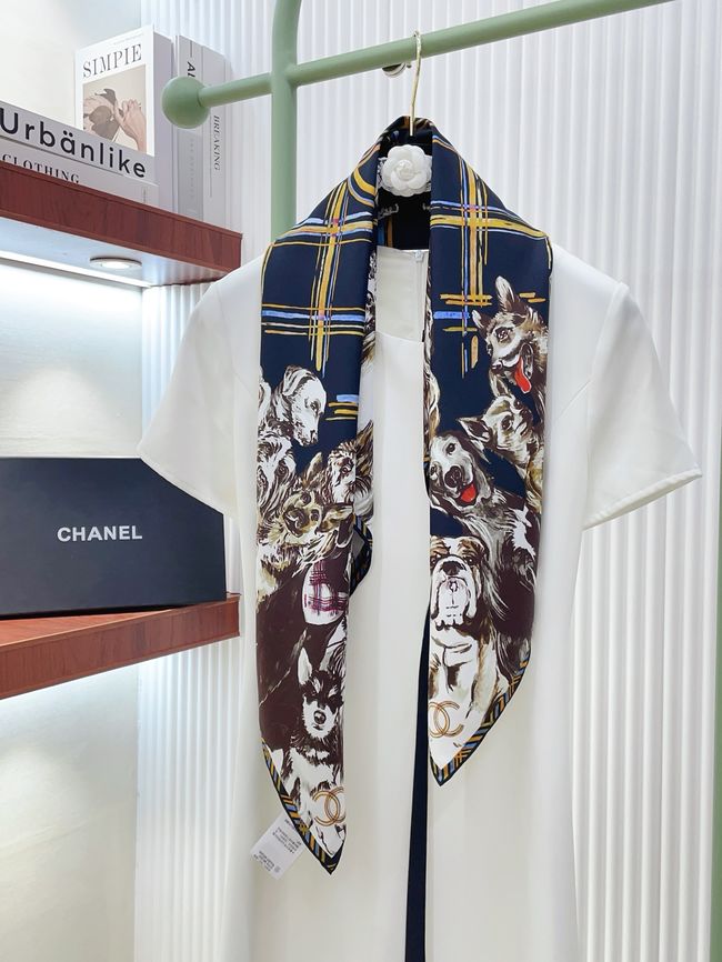 Chanel silk scarf B25981-1