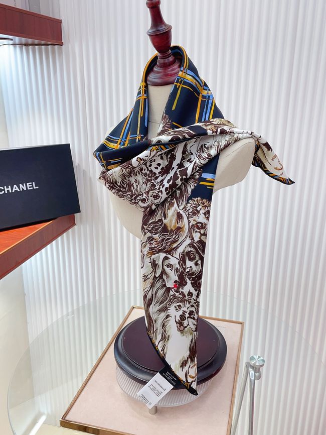 Chanel silk scarf B25981-1