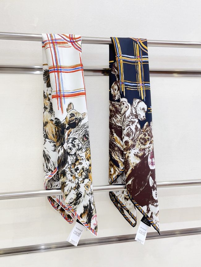 Chanel silk scarf B25981-1