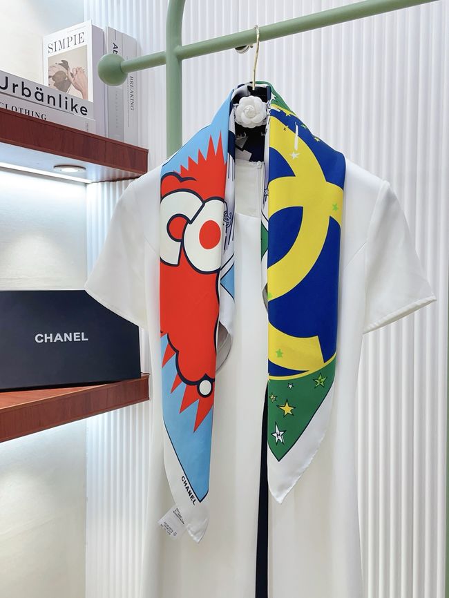 Chanel silk scarf B25982-1