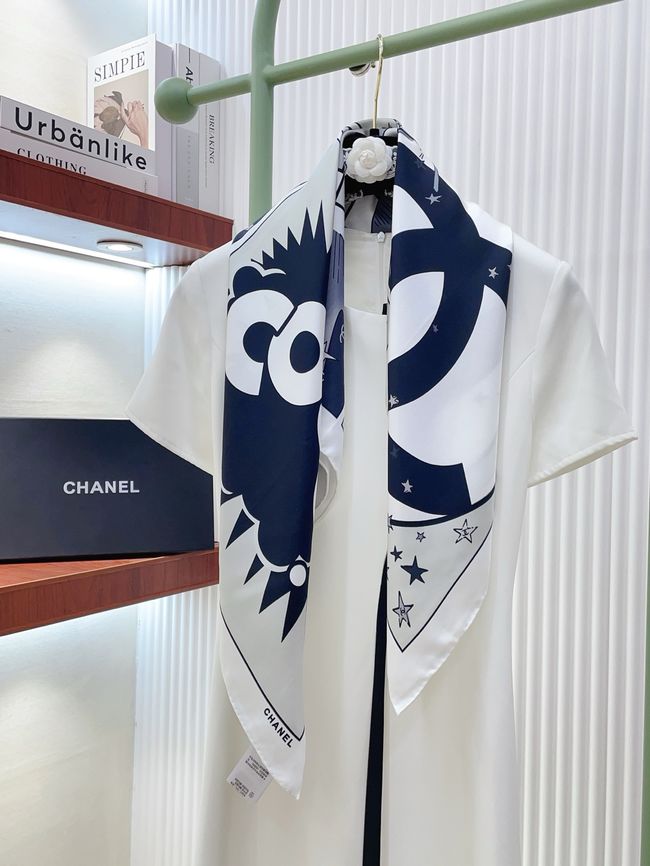 Chanel silk scarf B25982-2