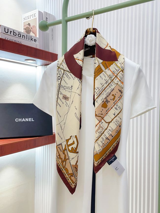 Chanel silk scarf B25984-1