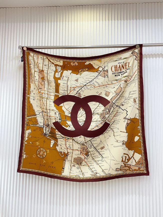 Chanel silk scarf B25984-1
