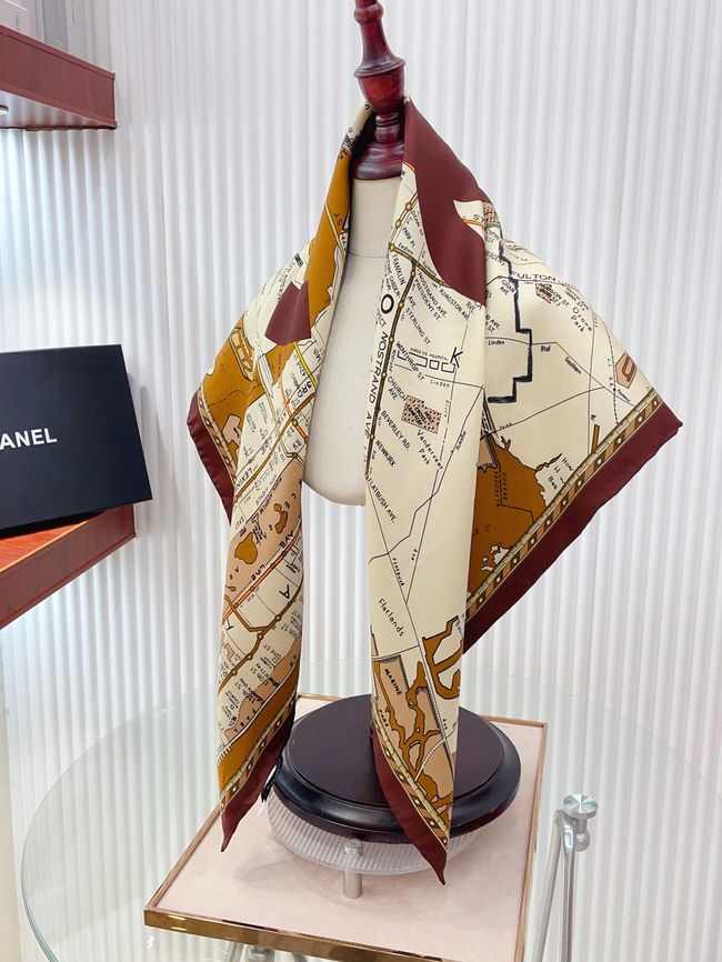 Chanel silk scarf B25984-1