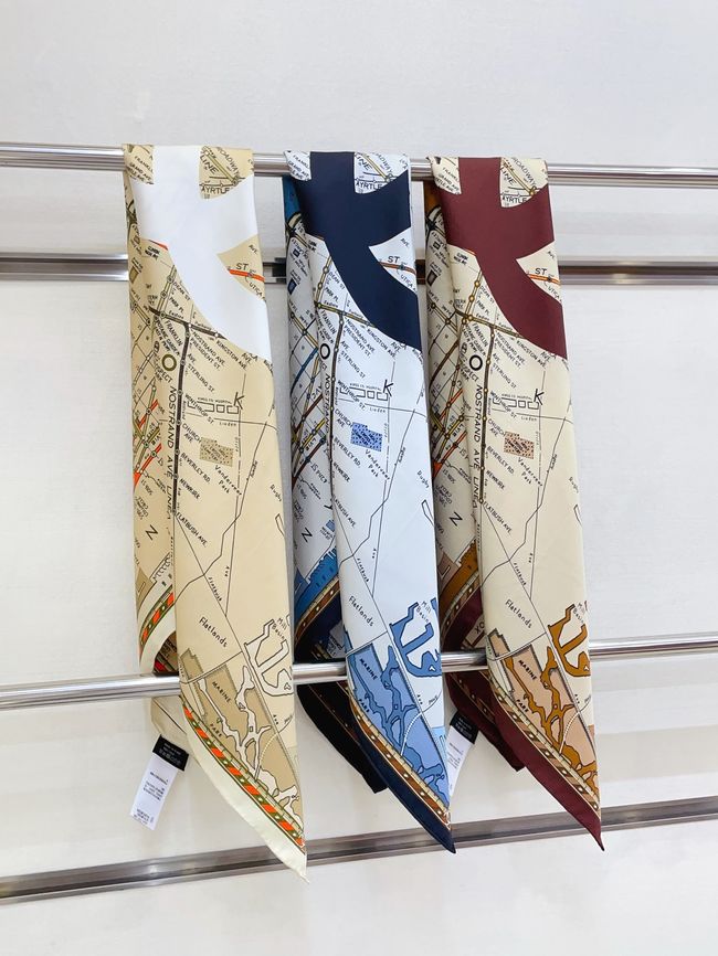 Chanel silk scarf B25984-1