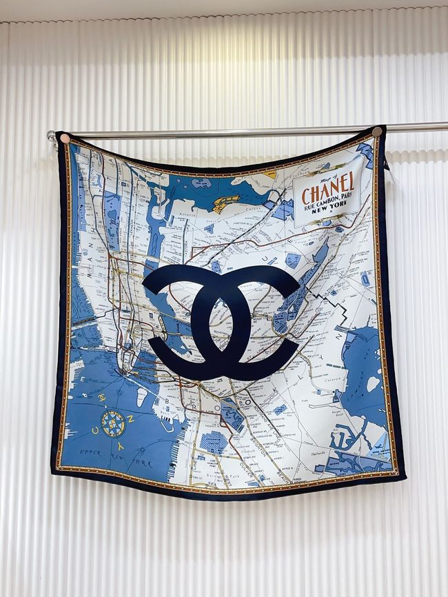Chanel silk scarf B25984-2
