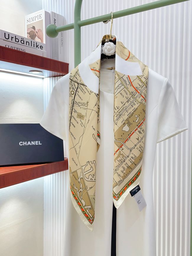 Chanel silk scarf B25984-3