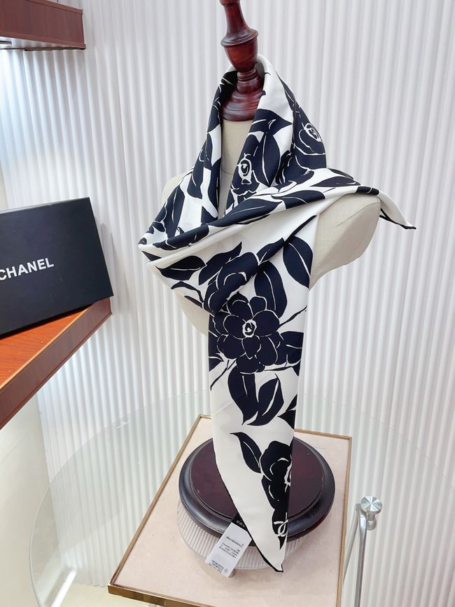 Chanel silk scarf B25987-1