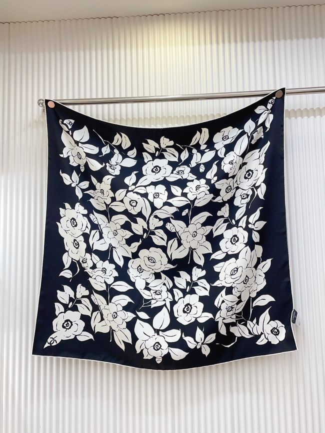 Chanel silk scarf B25987-2