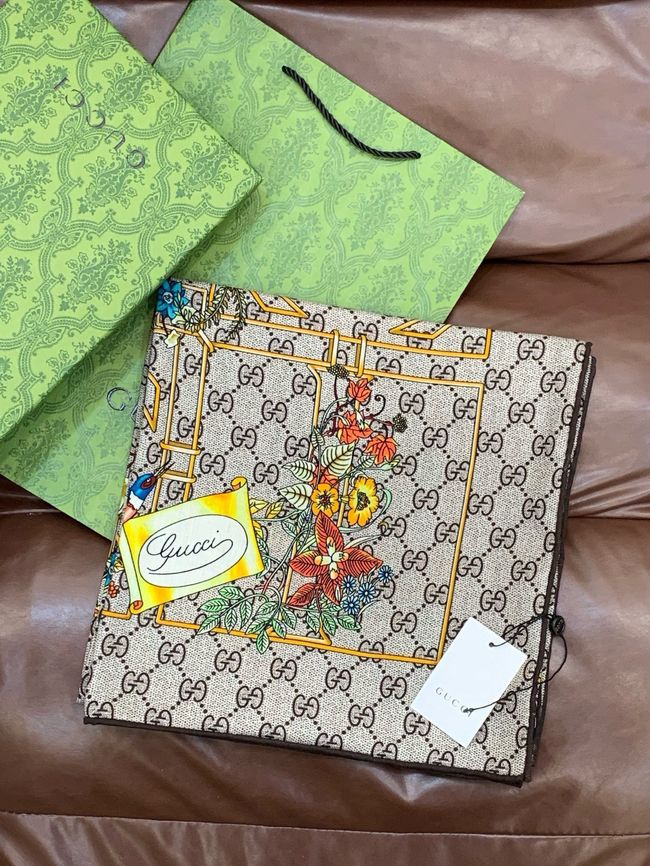 Gucci Printed GG wool silk shawl 873729-1 Gucci Printed GG wool silk shawl 873729-1