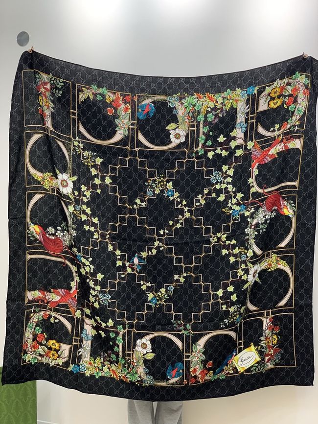 Gucci Printed GG wool silk shawl 873729-2 Gucci Printed GG wool silk shawl 873729-2