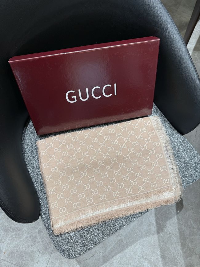 Gucci Printed GG wool silk shawl 873730-2 Gucci Printed GG wool silk shawl 873730-2