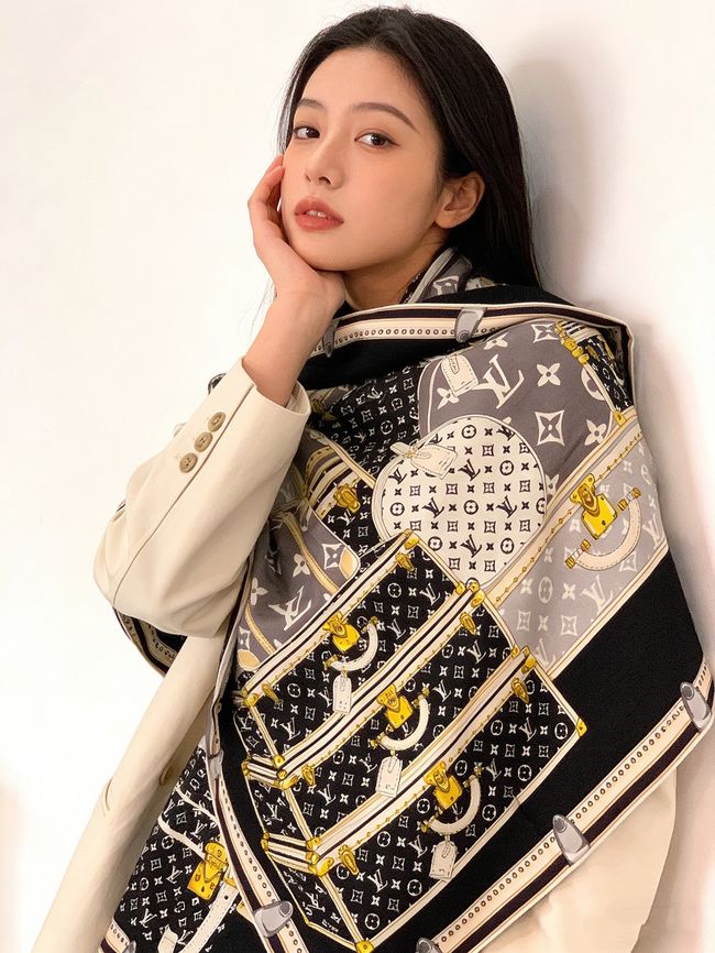 Louis Vuitton Monogram Shine Shawl M98771-2 Louis Vuitton Monogram Shine Shawl M98771-2